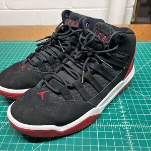 Jordan Men's Black and Red Sneakers